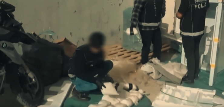 69 ilde dev narkotik operasyonu: 586 kilo uyuşturucu, 4.7 milyon hap ele geçirildi