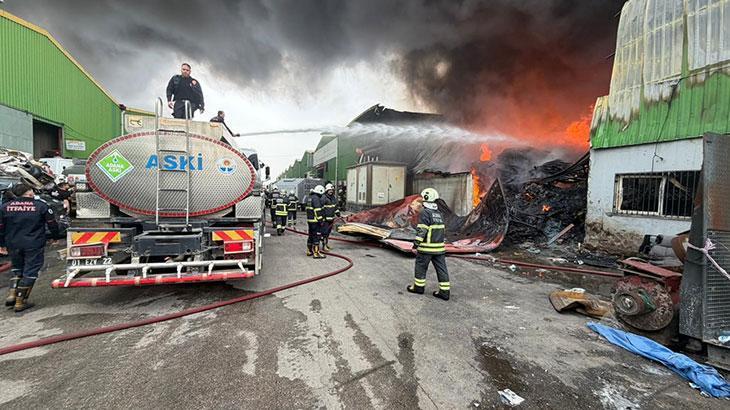 Adana’da geri dönüşüm tesisinde çıkan yangın kontrol altına alındı
