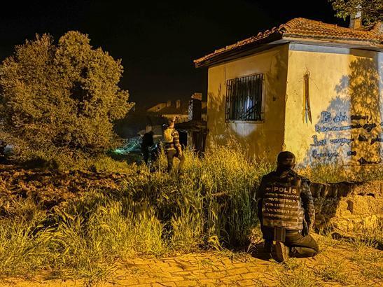 Aile içi şiddet adresinde dehşet! İhbara giden polislere pompalı tüfekle ateş açıldı