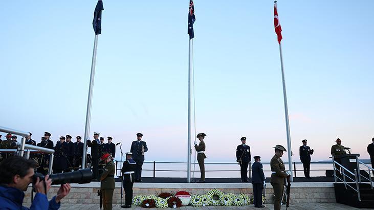 Anzak Koyu'nda geleneksel 'Şafak Ayini' yapıldı