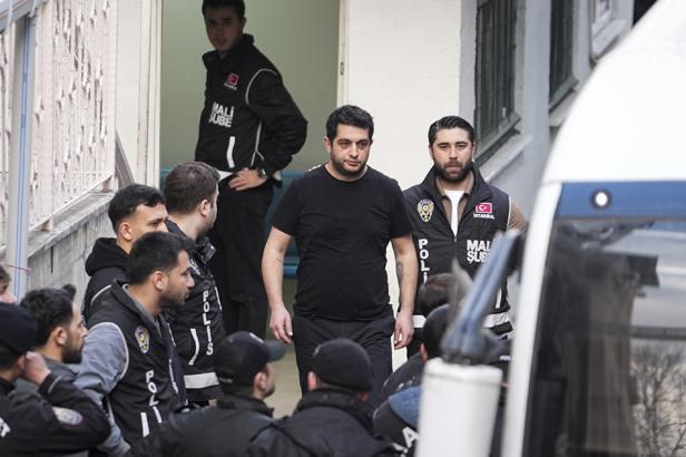 Ataşehir Belediyesi'ne operasyonda 20 şüpheli adliyede