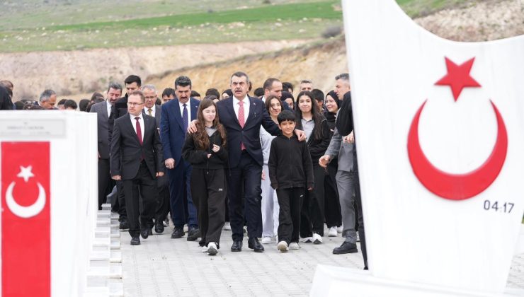 Bakan Tekin: Menfur bir olayın içerisinde çocuklarımızı kullandılar