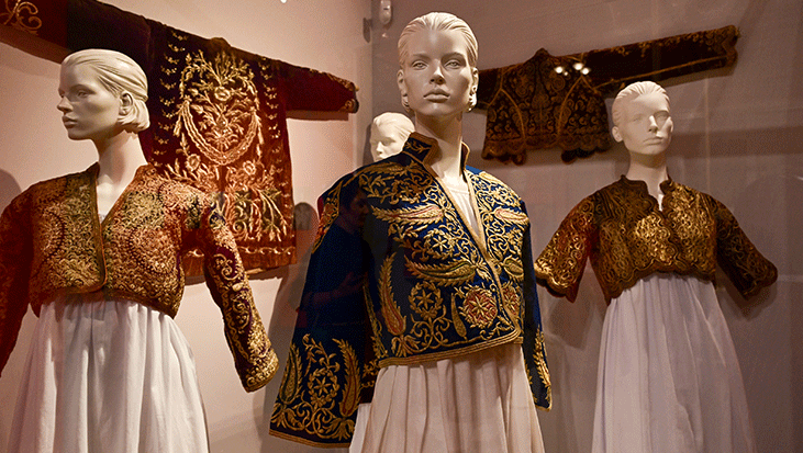 Dünyanın kalbinde Türk imzası! Osmanlı zarafeti 'Gelin Hazineleri' Rusya’da sahnede