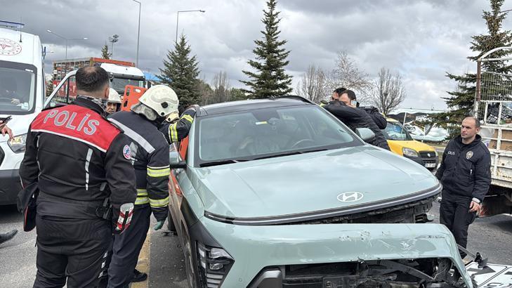 Erzurum'da korku dolu dakikalar! Direksiyon başında fenalaştı: İtfaiye camı kırarak kurtardı