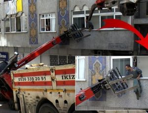 Faciadan kıl payı kurtuldular! Güngören'de iş makinesi dehşeti; önüne ne kattıysa ezdi