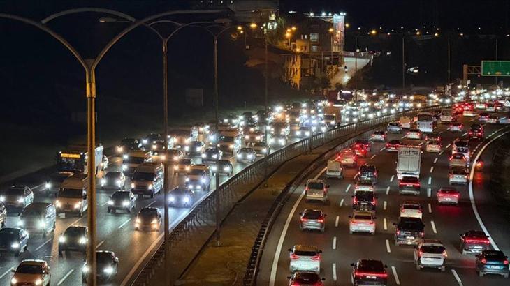 İstanbul'da akşam saatlerinde trafik kilit! Yoğunluk yüzde 85'e yükseldi