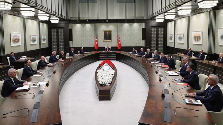 Kabine toplanıyor! Gündem müzakereler ve okul saldırıları