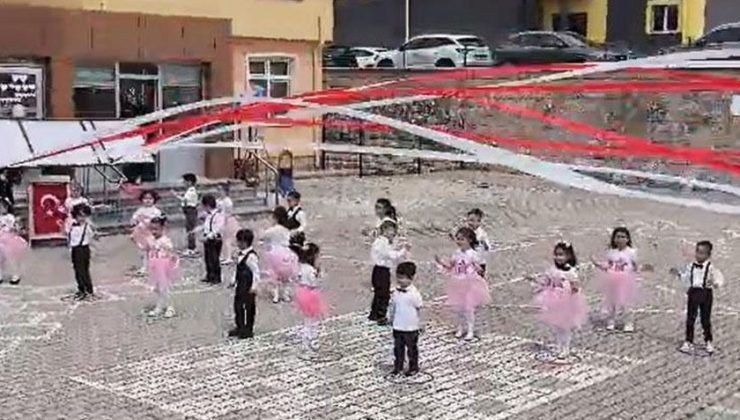 Okul bahçesinde feci olay! Öğretmenin üzerine tabela düştü