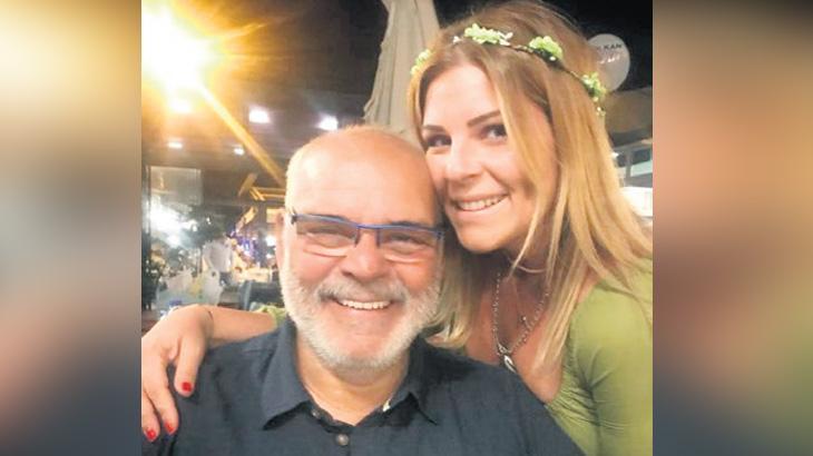 Oyunculuğa babamdan gizli başladım’