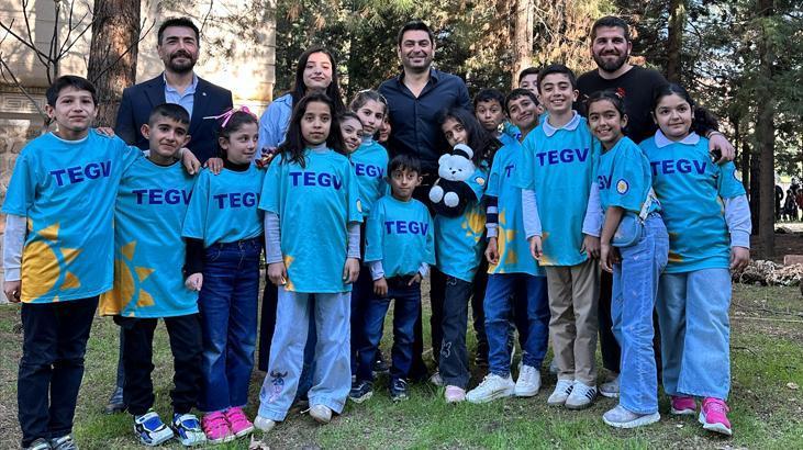 Ozan Akbaba, TEGV çocuklarını 'Uzak Şehir' setinde ağırladı!