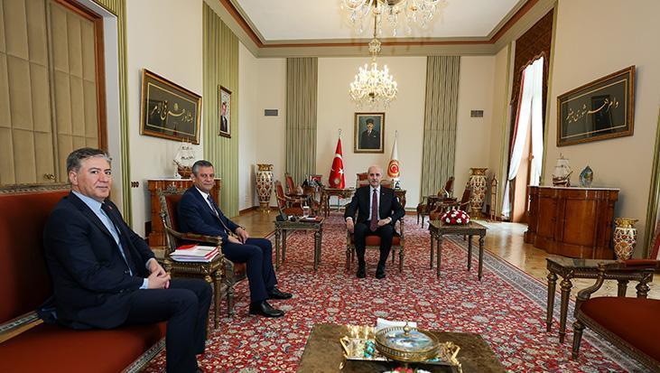 TBMM Başkanı Kurtulmuş, CHP Genel Başkanı Özel'i kabul etti