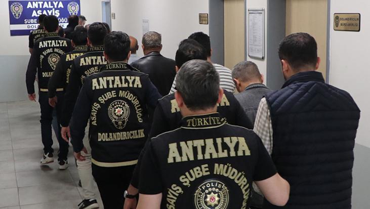 Yurt dışındaki vatandaşın 120 milyon lira değerindeki malını satacaklardı! Tapuda suçüstü yakalandılar