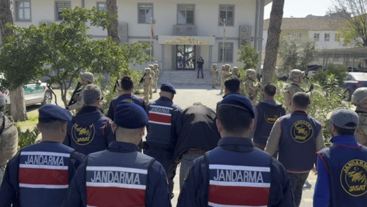 Aydın’daki vahşette yeni tutuklama! Annesini odunla öldürmüştü: Kanlı mont ortaya çıktı