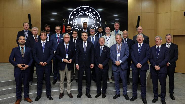 Bakan Bayraktar, Türkiye'nin enerji vizyonunu Belçikalı şirket temsilcileriyle paylaştı