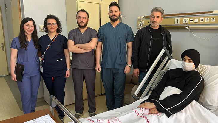 Doğum masasında beyin ameliyatı! Aynı anda hem anne oldu hem de görmeye başladı