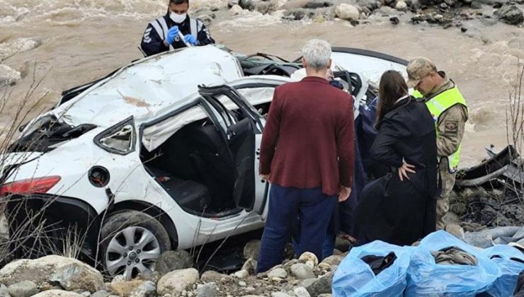 Erzincan’da korkunç kaza! Otomobil dereye uçtu: 2 kişi öldü, 1 kişi ağır yaralı