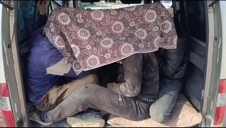 Hatay’da operasyon! Örtü altında taşınan kaçak göçmenler yakalandı