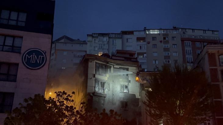 Şişli'de korkutan yangın! Alev alan motosiklet neredeyse 4 katlı binayı kül ediyordu