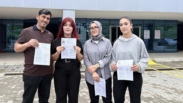 Baba, anne ve 2 kızı YKS'de birbirlerine rakip oldu
