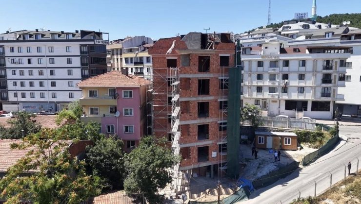Çekmeköy'deki 'eğri bina' iddiasında gerçek ortaya çıktı! Belediye Başkanı yerinde inceledi