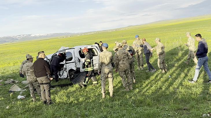 Erzurum'da hafif ticari araç takla attı! 1’i bebek 3 ölü, 4 yaralı