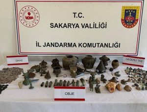 Evini kaçak müzeye dönüştürmüş! "Anadolu Mirası" operasyonunda 806 tarihi eser ele geçirildi
