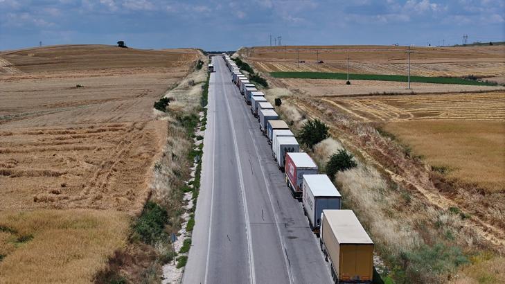 Hamzabeyli Sınır Kapısı'nda 23 kilometrelik tır kuyruğu