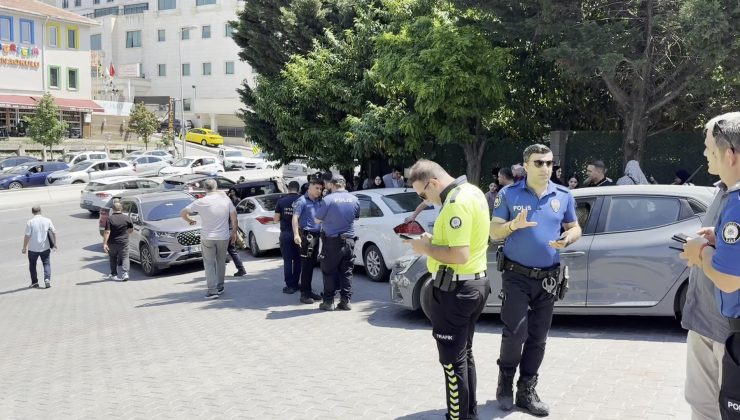 Okul önünde korku dolu anlar! Fren yerine gaza basan sürücü velilerin arasına daldı: 6 yaralı