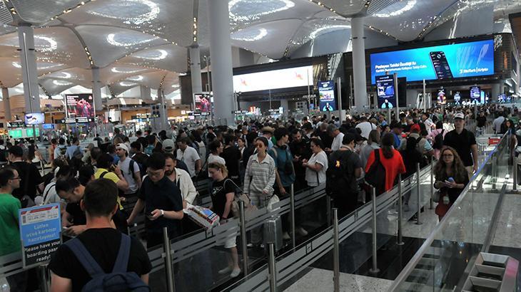 Okullar kapandı! İstanbul Havalimanı’nda tatil yoğunluğu başladı ​