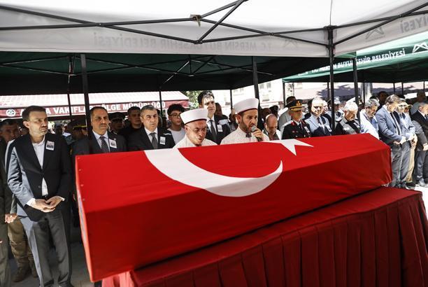 Şehit Piyade Astsubay Kıdemli Başçavuş Şahin'in cenazesi Mersin'de defnedildi