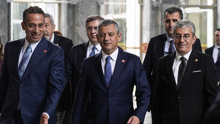 SON DAKİKA Özgür Özel ve ekibi CHP PM'den istifa etti