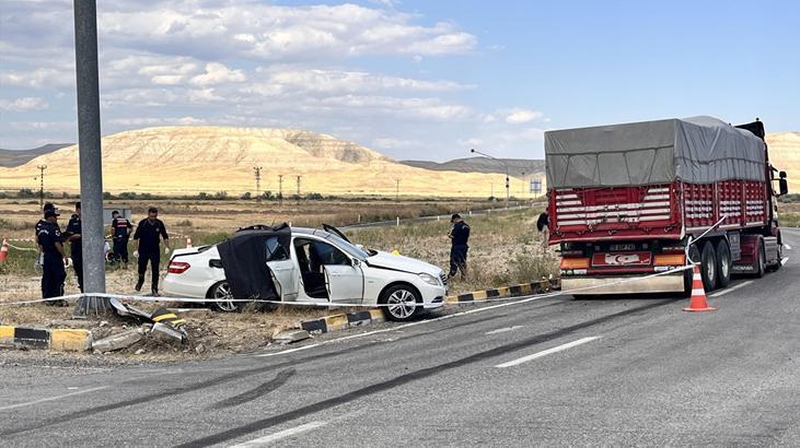 Çankırı’da feci kaza! Kamyon ile otomobil çarpıştı: 3 ölü, 2 yaralı