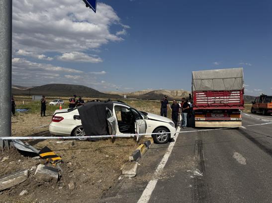 Çankırı’da feci kaza! TIR ile otomobil çarpıştı: 3 ölü, 2 yaralı