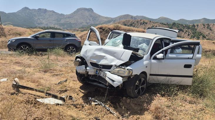 Otomobiller kafa kafaya çarpıştı! 1’i ağır, 10 yaralı