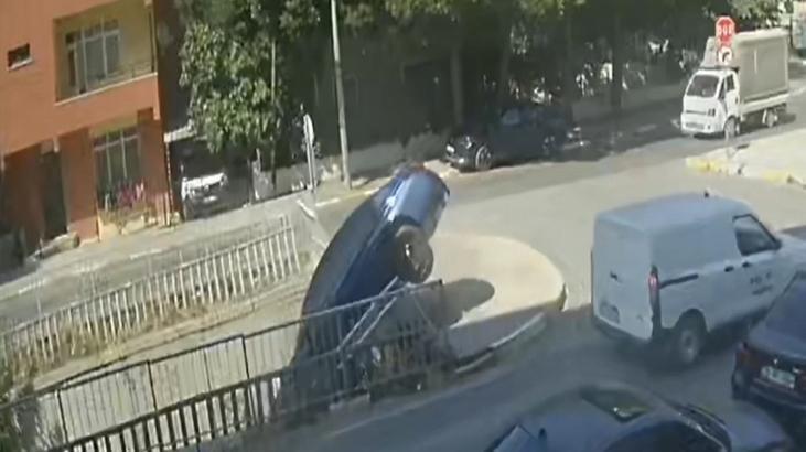 Pendik’te otomobilin dereye uçtuğu kaza kameralara yansıdı