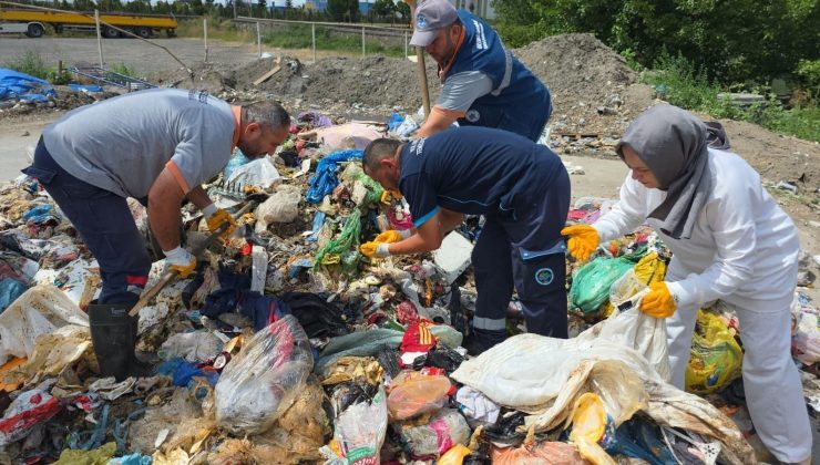 Zonguldak’ta film gibi olay! Altın dolu çanta çöp sanılıp kamyona yüklendi