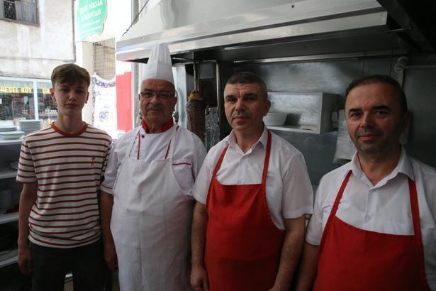58 yıldır aynı tezgâhta! Dede, oğulları ve torunu omuz omuza çalışıyor