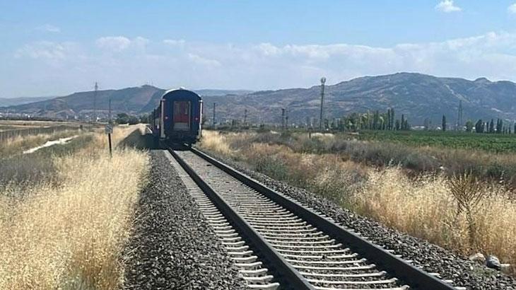 Afyonkarahisar’da trenin çarptığı tarım aracındaki 1 kişi öldü, 2 kişi yaralandı