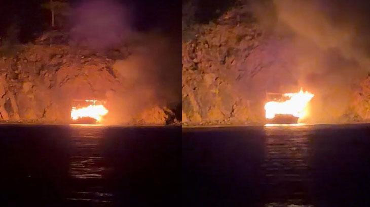 Antalya’da koyda demirli tur teknesi yandı