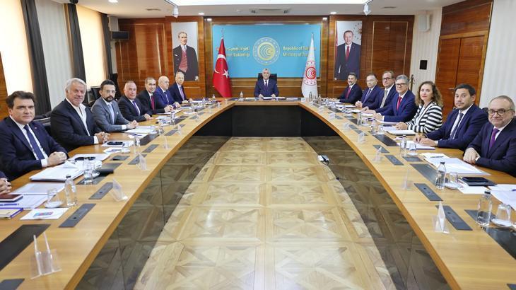 Bakan Bolat, Hizmet İhracatçıları Birliği yönetimini kabul etti! Hizmet ihracatında 122,6 milyar dolarlık rekor