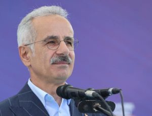 Bakan Uraloğlu: Havalimanlarının yolcu kapasitesini 55 milyondan 397,4 milyonun üzerine çıkardık