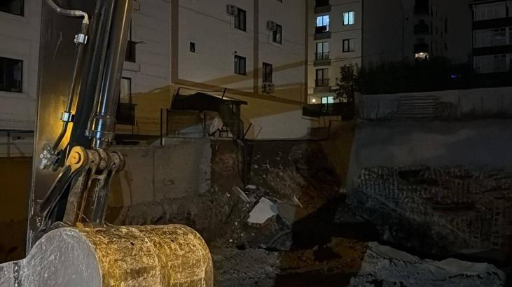 Çekmeköy’de inşaatın istinat duvarı çöktü; 5 katlı bina tahliye edildi