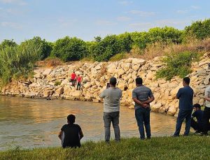 Ceyhan Nehri’nde akıntıya kapılıp kaybolan 2 çocuk aranıyor