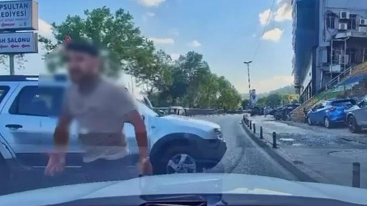 Dehşete düşüren görüntü! Trafikte tartıştığı sürücünün önünü kesti: Canım burnumda, kafanı keserim