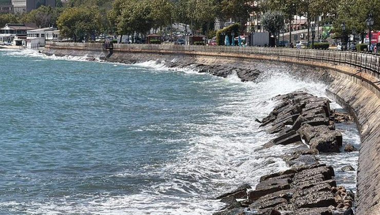 Fırtına Tekirdağ’ı vurdu! Uçuşlar iptal, denize giriş yasak