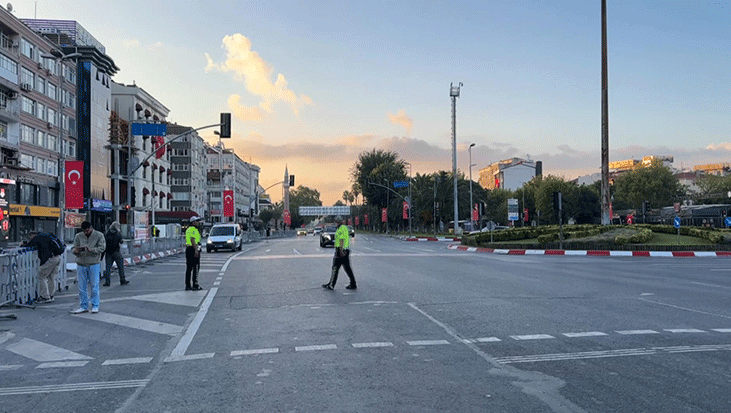 İstanbul’da Zafer Bayramı kutlamaları nedeniyle bazı yollar trafiğe kapatıldı