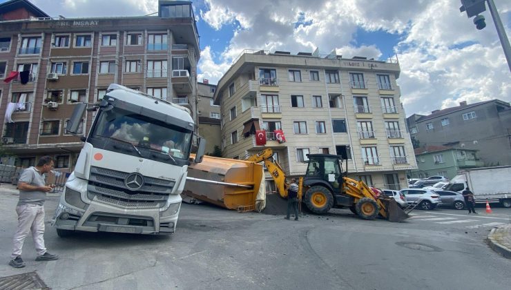 Kağıthane’de korku dolu anlar! Damper havadayken bir anda yan yattı