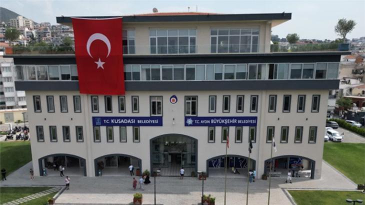 Kuşadası Belediyesi’ne operasyon: 15 kişi gözaltında, 7 şüpheli aranıyor