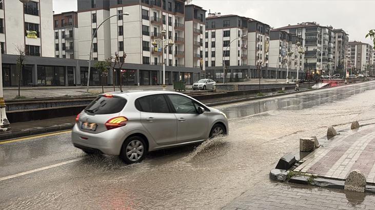Meteoroloji uyarmıştı! Malatya’da sağanak hayatı olumsuz etkiledi