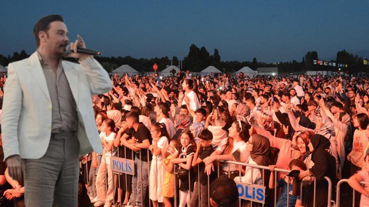 Muş’ta Sinan Akçıl coşkusu! Malazgirt’te sevenleriyle buluştu